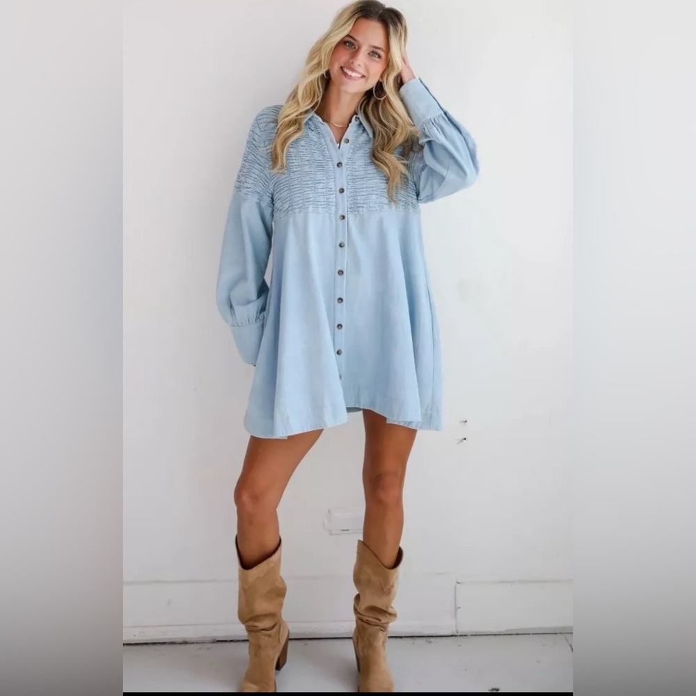 Free People Denim Find Me Now Mini Dress Buttons Smocked Glacier Blue S NWT - Picture 3 of 6